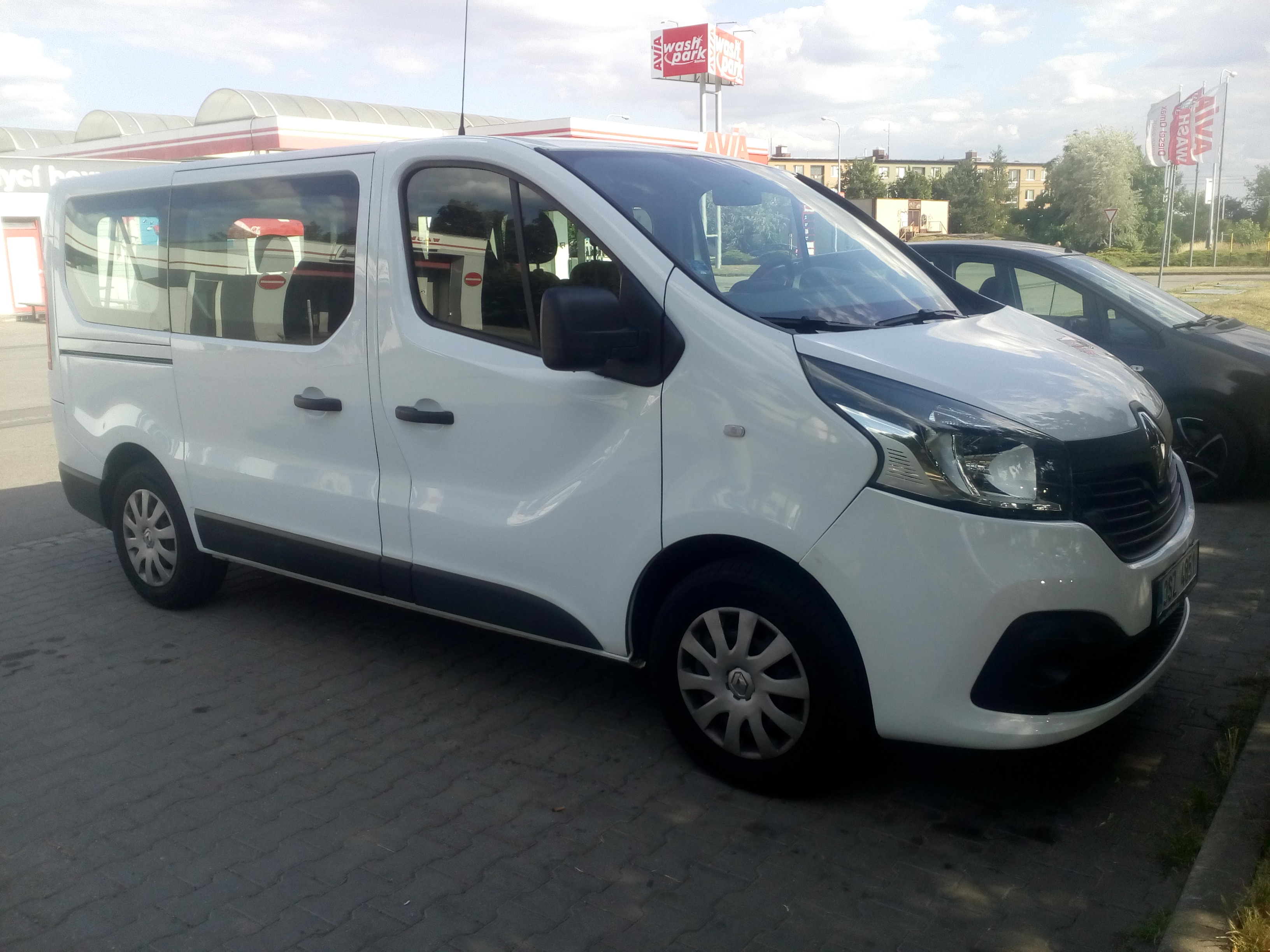 RENAULT Trafic 1.6 dCi (88kW) 9 míst NEOMEZENÉ KM