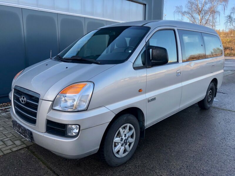 HYUNDAI H1 2.5 CRDi (103 kW) 9 míst NEOMEZENÉ KM