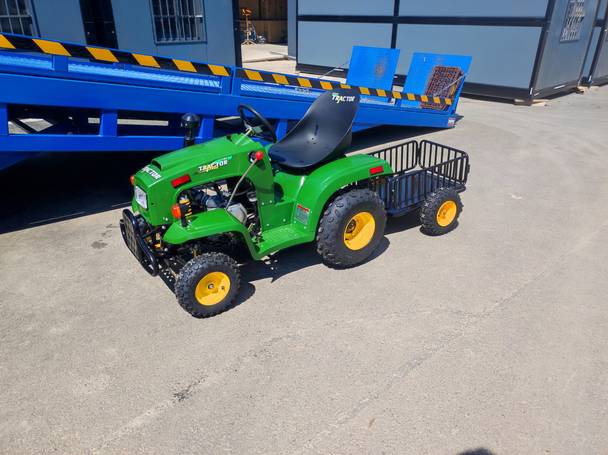 Leramotors benzínový traktor 110cc + vozík zelený